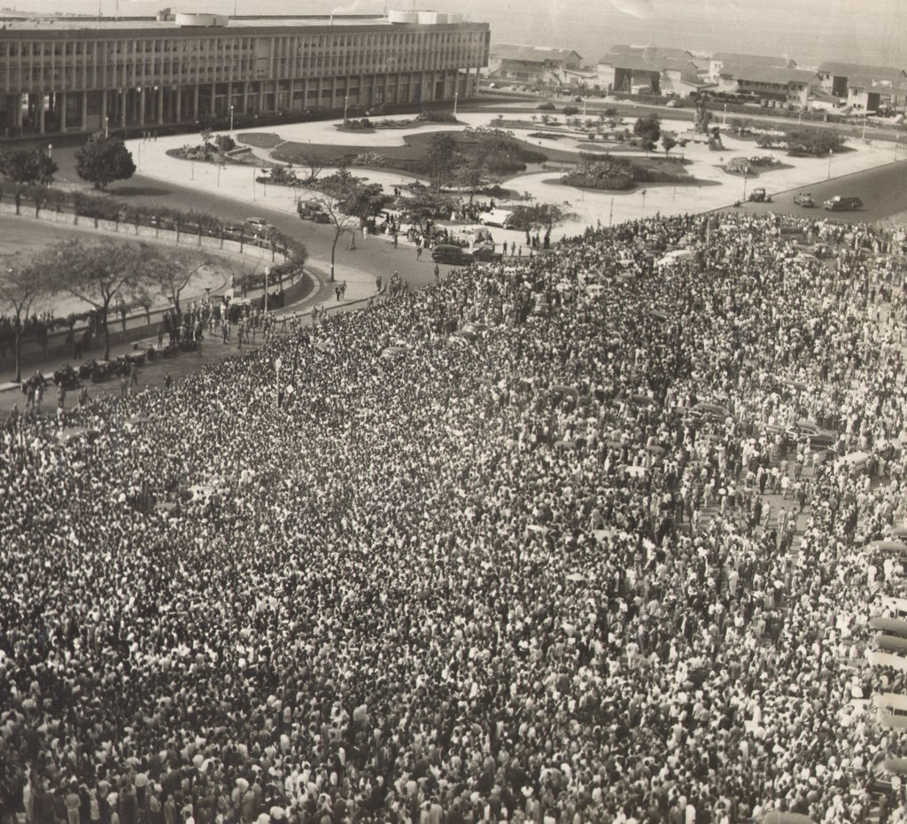 Проводы тела Варгаса, 1954.jpg Проводы тела Варгаса, 1954.jpg